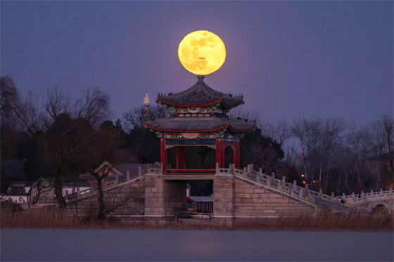 لحظات ساحرة.. أول قمر مكتمل لعام 2025 صورة رقم 3 لحظات ساحرة.. أول قمر مكتمل لعام 2025 صورة رقم 3