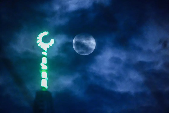 لحظات ساحرة.. أول قمر مكتمل لعام 2025 صورة رقم 4 لحظات ساحرة.. أول قمر مكتمل لعام 2025 صورة رقم 4