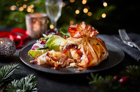 وصفة لفائف الفيلو بالجبن البري والديك الرومي المدخن.. لمتعة فردية صورة رقم 1 وصفة لفائف الفيلو بالجبن البري والديك الرومي المدخن.. لمتعة فردية صورة رقم 1