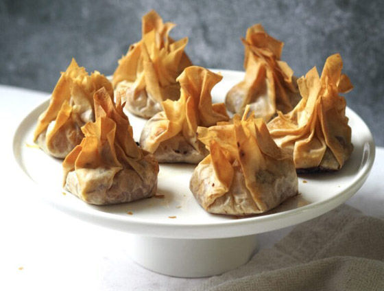 وصفة لفائف الفيلو بالجبن البري والديك الرومي المدخن.. لمتعة فردية صورة رقم 4 وصفة لفائف الفيلو بالجبن البري والديك الرومي المدخن.. لمتعة فردية صورة رقم 4