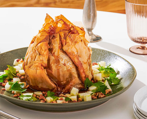 وصفة لفائف الفيلو بالجبن البري والديك الرومي المدخن.. لمتعة فردية صورة رقم 6 وصفة لفائف الفيلو بالجبن البري والديك الرومي المدخن.. لمتعة فردية صورة رقم 6