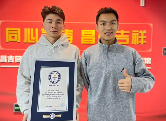 بدقيقة.. طالب صيني يسجل رقما قياسيا عالميا برياضة القفز بالحبل صورة رقم 2