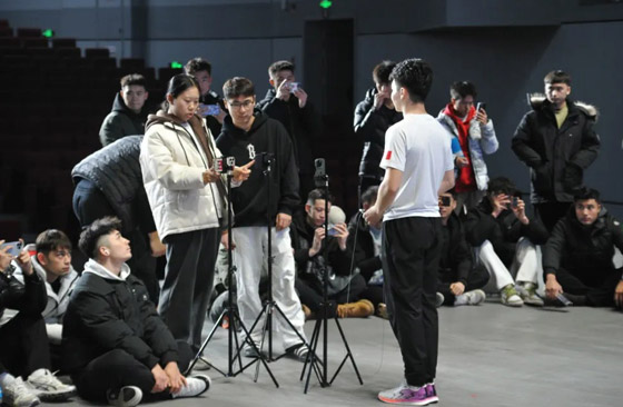 بدقيقة.. طالب صيني يسجل رقما قياسيا عالميا برياضة القفز بالحبل صورة رقم 6