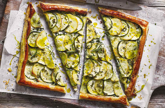 إليكم طريقة تحضير فطيرة البطاطس والكوسا الشهية بالجبن صورة رقم 1