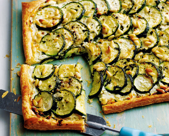 إليكم طريقة تحضير فطيرة البطاطس والكوسا الشهية بالجبن صورة رقم 2