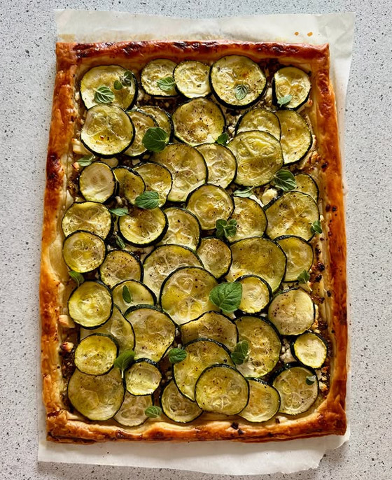 إليكم طريقة تحضير فطيرة البطاطس والكوسا الشهية بالجبن صورة رقم 3