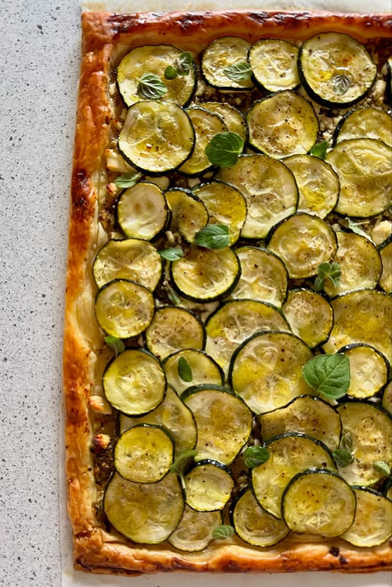 إليكم طريقة تحضير فطيرة البطاطس والكوسا الشهية بالجبن صورة رقم 6