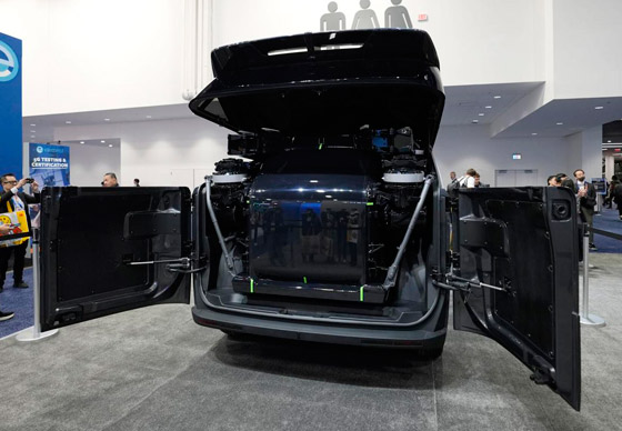 صورة رقم 3 - قابلة للطي.. تطوير سيارة طائرة لتجاوز زحام المرور (صور) صورة رقم 3 - قابلة للطي.. تطوير سيارة طائرة لتجاوز زحام المرور (صور)