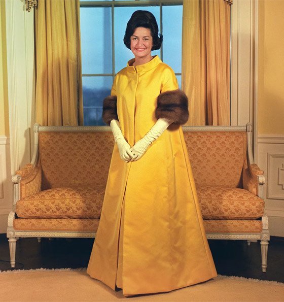 صورة رقم 8 - صور: إطلالات سيدات أمريكا الأوائل بحفل التنصيب والرمزية الخفية خلفهن صورة رقم 8 - صور: إطلالات سيدات أمريكا الأوائل بحفل التنصيب والرمزية الخفية خلفهن