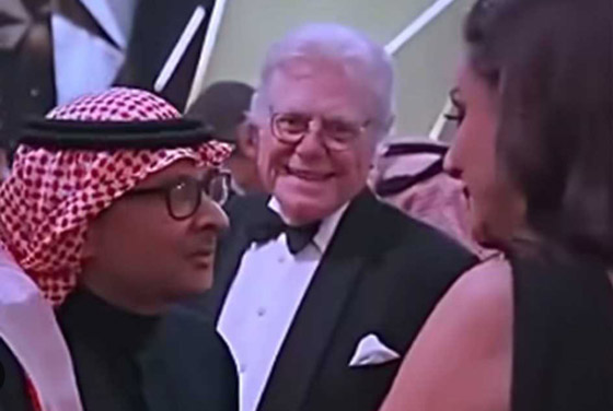 قبلة عبد المجيد عبد الله للنجمة أنغام تثير الجدل وتكشف غيرة حسين فهمي عليها! صورة رقم 2