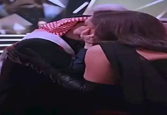 الشرطة السعودية تستدعي أنغام وعبدالمجيد عبدالله للتحقيق بسبب قُبلتهما في الرياض! ما العقوبة المنتظرة؟ صورة رقم 1