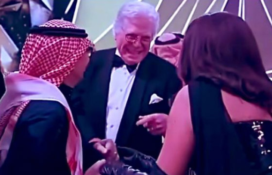 قبلة عبد المجيد عبد الله للنجمة أنغام تثير الجدل وتكشف غيرة حسين فهمي عليها! صورة رقم 5