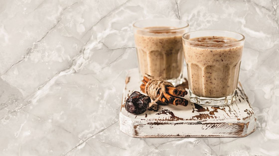 اليكم طريقة تحضير مخفوق التمر باللوز مع القرفة صورة رقم 2