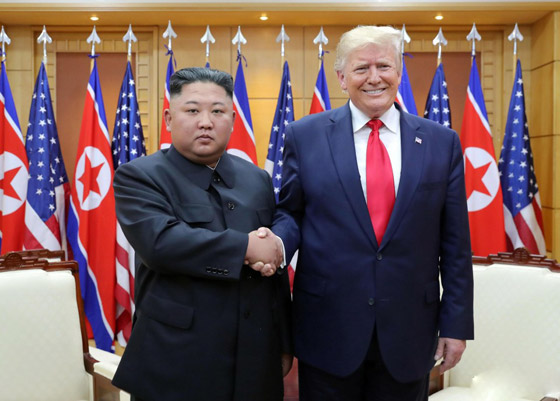 ترامب يُعلن عزمه التواصل مع زعيم كوريا الشمالية ويصفه بصفات عظيمة صورة رقم 1