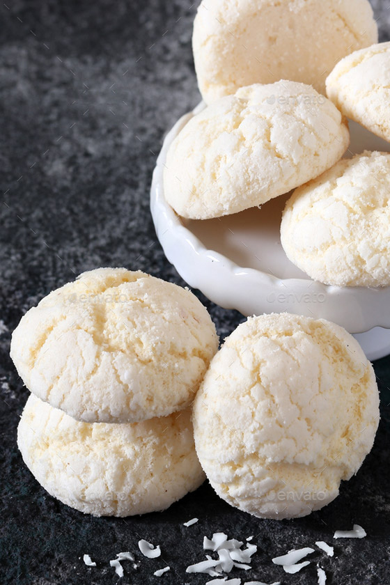 إليكم طريقة تحضير بسكويت السميد بجوز الهند اللذيذ صورة رقم 3 إليكم طريقة تحضير بسكويت السميد بجوز الهند اللذيذ صورة رقم 3