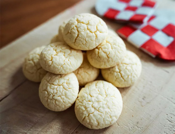 إليكم طريقة تحضير بسكويت السميد بجوز الهند اللذيذ صورة رقم 4 إليكم طريقة تحضير بسكويت السميد بجوز الهند اللذيذ صورة رقم 4