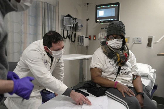 بعد 61 يوما.. أمريكية تعيش بكلية خنزير تسجل إنجازا طبيا كبيرا صورة رقم 4