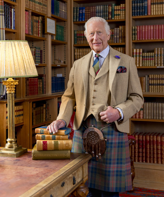 الملك تشارلز بالإزار الاسكتلندي.. أحدث صورة ينشرها قصر بكنغهام صورة رقم 1