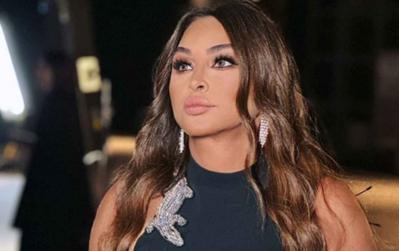 إليسا تصفع أحد المُعجبين على المسرح! ماذا فعل وما رايكم بتصرفها؟ صورة رقم 4