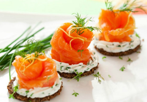 إليكم وصفة السلمون المدخن على خبز الجاودار.. مقبلات فاخرة وسريعة صورة رقم 5