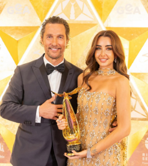 هنا الزاهد عن انتقادات مد يدها لـ ماثيو ماكونهي: فستاني تقيل وزنه 20 كيلو وكنت هقع صورة رقم 1