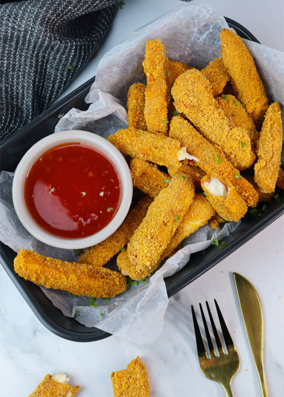 إليكم طريقة تحضير أصابع جبنة الحلوم المقرمشة الشهية صورة رقم 7 إليكم طريقة تحضير أصابع جبنة الحلوم المقرمشة الشهية صورة رقم 7