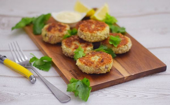 إليكم طريقة تحضير فطائر التونة المقرمشة.. وجبة خفيفة وشهية صورة رقم 4