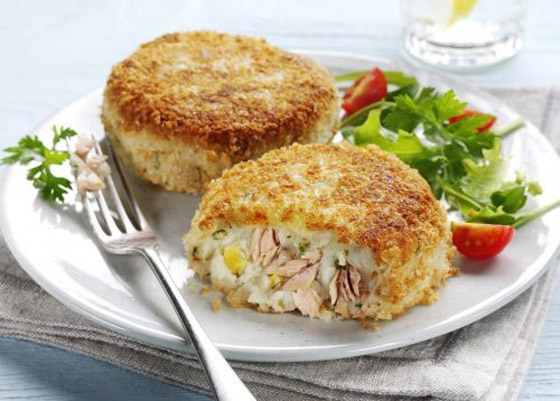 إليكم طريقة تحضير فطائر التونة المقرمشة.. وجبة خفيفة وشهية صورة رقم 6