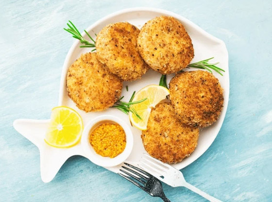 إليكم طريقة تحضير فطائر التونة المقرمشة.. وجبة خفيفة وشهية صورة رقم 3