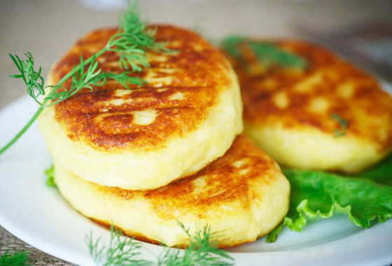 إليكم طريقة تحضير فطائر البطاطا المحشوة في المنزل صورة رقم 3 إليكم طريقة تحضير فطائر البطاطا المحشوة في المنزل صورة رقم 3