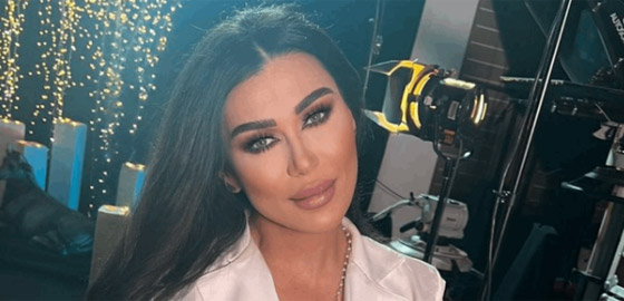 كنًة الممثلة اللبنانية نادين الراسي (خطيبة ابنها) تحتفل بعيد ميلادها..  شقراء جميلة تحب حماتها  صورة رقم 1