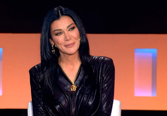 كنًة الممثلة اللبنانية نادين الراسي (خطيبة ابنها) تحتفل بعيد ميلادها..  شقراء جميلة تحب حماتها  صورة رقم 6