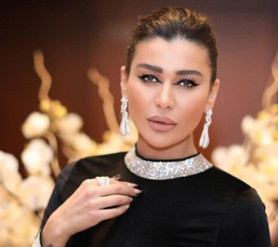 كنًة الممثلة اللبنانية نادين الراسي (خطيبة ابنها) تحتفل بعيد ميلادها..  شقراء جميلة تحب حماتها  صورة رقم 7