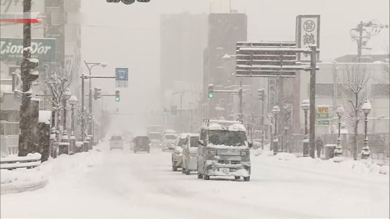 فيديو وصور: مدينة يابانية تختفي تحت طبقة هائلة من الثلوج صورة رقم 10 فيديو وصور: مدينة يابانية تختفي تحت طبقة هائلة من الثلوج صورة رقم 10