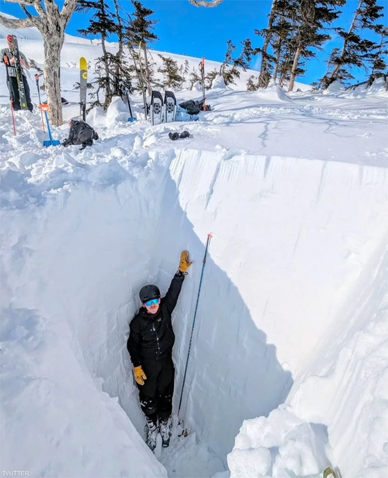 فيديو وصور: مدينة يابانية تختفي تحت طبقة هائلة من الثلوج صورة رقم 2 فيديو وصور: مدينة يابانية تختفي تحت طبقة هائلة من الثلوج صورة رقم 2