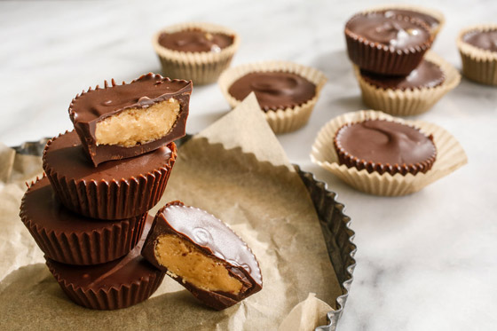 إليكم طريقة تحضير أكواب زبدة الفول السوداني اللذيذة صورة رقم 5