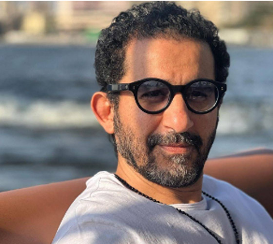 اتهام أحمد حلمي بالإساءة للمصريين بسبب نكتة في مسرحية!  صورة رقم 9