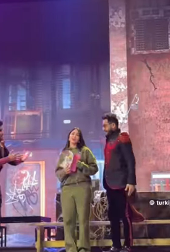 اتهام أحمد حلمي بالإساءة للمصريين بسبب نكتة في مسرحية!  صورة رقم 6