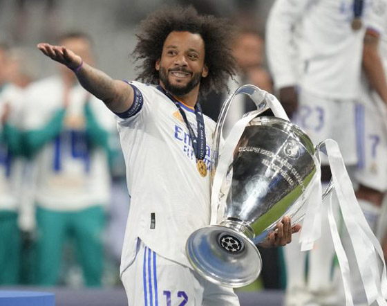 النجم البرازيلي مارسيلو يعلن اعتزال كرة القدم.. فيديو صورة رقم 6