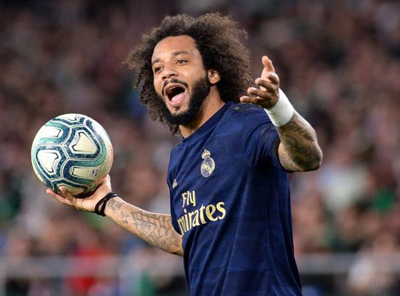 النجم البرازيلي مارسيلو يعلن اعتزال كرة القدم.. فيديو صورة رقم 9