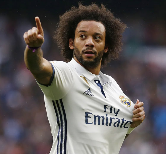 النجم البرازيلي مارسيلو يعلن اعتزال كرة القدم.. فيديو صورة رقم 2