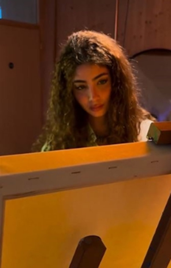 أحدث صور لـ (لي لي) ابنة منى زكي وأحمد حلمي… نسخة من والدتها!  صورة رقم 9