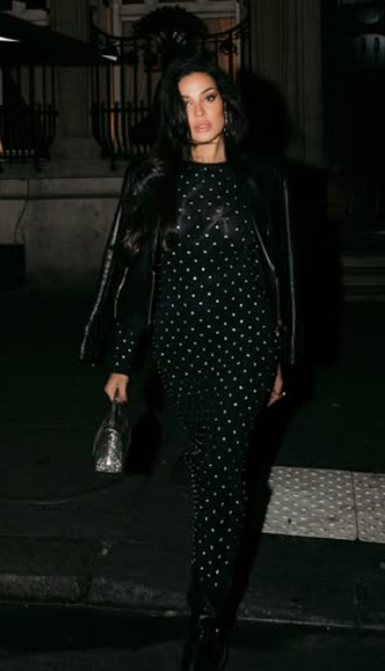 عيد ميلاد نادين نسيب نجيم: ممنوع دخول الرجال ومسلسل صالون زهرة يزيّن الكعكة!  صورة رقم 3