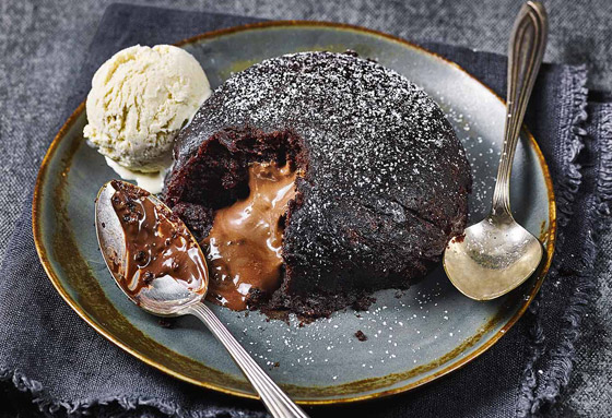 إليكم وصفة حلوى لافا الشوكولاتة بالميكروويف.. جنون النار والثلج صورة رقم 1 إليكم وصفة حلوى لافا الشوكولاتة بالميكروويف.. جنون النار والثلج صورة رقم 1