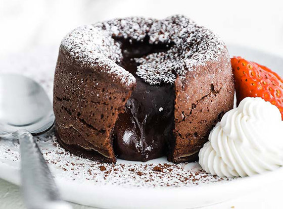 إليكم وصفة حلوى لافا الشوكولاتة بالميكروويف.. جنون النار والثلج صورة رقم 4 إليكم وصفة حلوى لافا الشوكولاتة بالميكروويف.. جنون النار والثلج صورة رقم 4