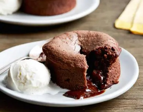 إليكم وصفة حلوى لافا الشوكولاتة بالميكروويف.. جنون النار والثلج صورة رقم 6 إليكم وصفة حلوى لافا الشوكولاتة بالميكروويف.. جنون النار والثلج صورة رقم 6