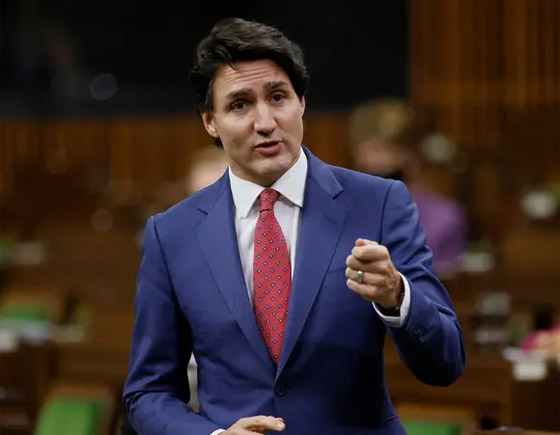 مكبر صوت ينقل حديث ترودو بالخطأ.. مكبر صوت ينقل حديث ترودو بالخطأ..