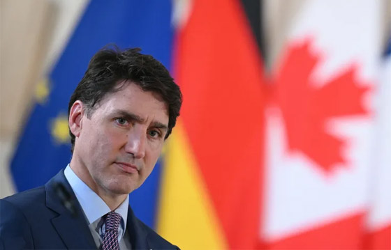 مكبر صوت ينقل حديث ترودو بالخطأ.. مكبر صوت ينقل حديث ترودو بالخطأ..