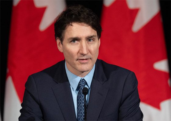 مكبر صوت ينقل حديث ترودو بالخطأ.. مكبر صوت ينقل حديث ترودو بالخطأ..