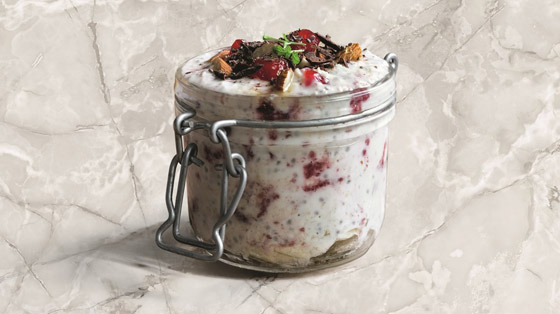 «الشوفان مع الشوكولاتة والتوت».. طبق الطاقة والإشراقة صورة رقم 2